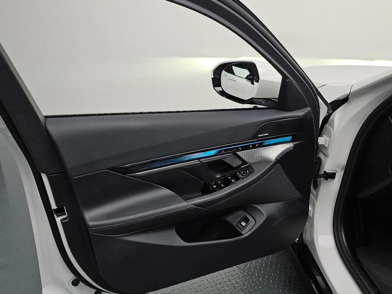 2026 BMW 5 Series 520i M Sport photo 24