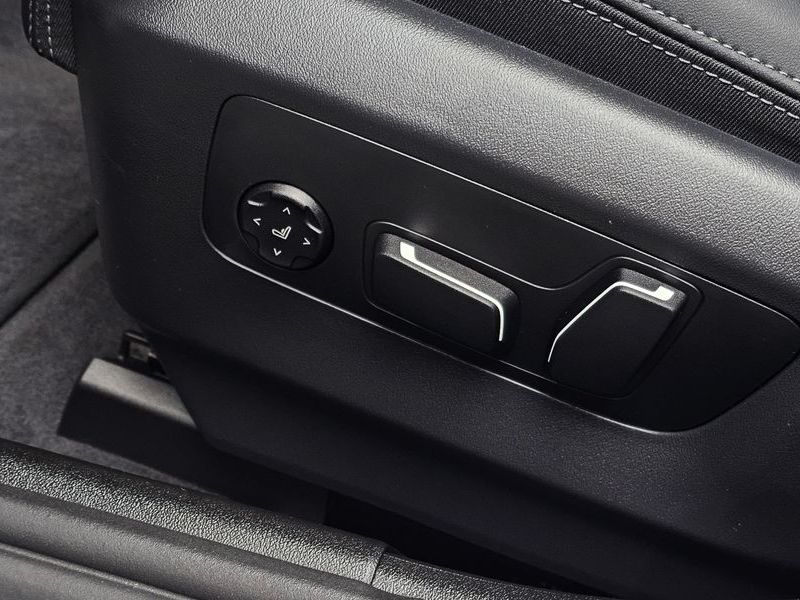 2026 BMW 5 Series 520i M Sport photo 29