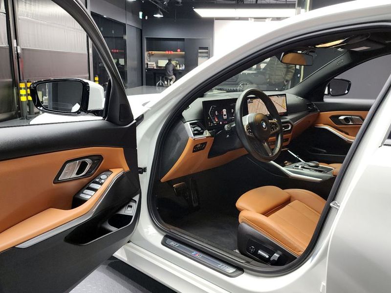 2023 BMW 3 Series 320i M Sport photo 10