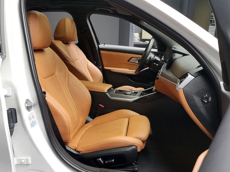 2023 BMW 3 Series 320i M Sport photo 11