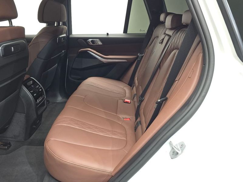 2026 BMW X5 xDrive 30d M Sport photo 11