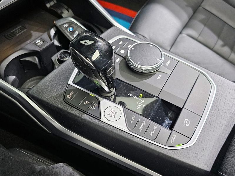 2021 BMW 3 Series 320i Luxury photo 9