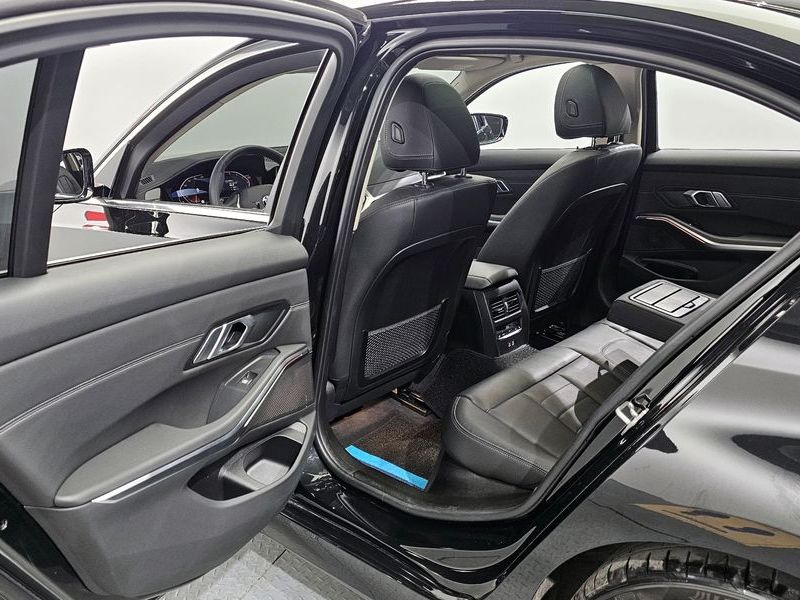 2021 BMW 3 Series 320i Luxury photo 11