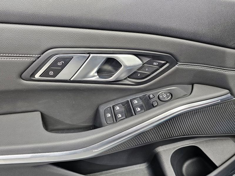 2021 BMW 3 Series 320i Luxury photo 14