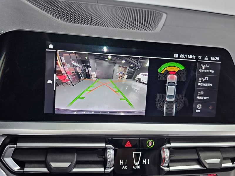 2021 BMW 3 Series 320i Luxury photo 18
