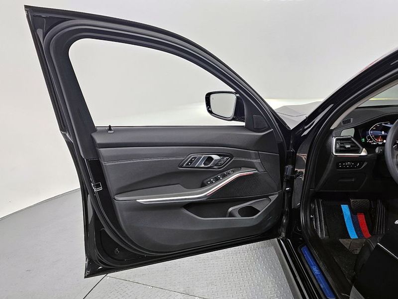 2021 BMW 3 Series 320i Luxury photo 24