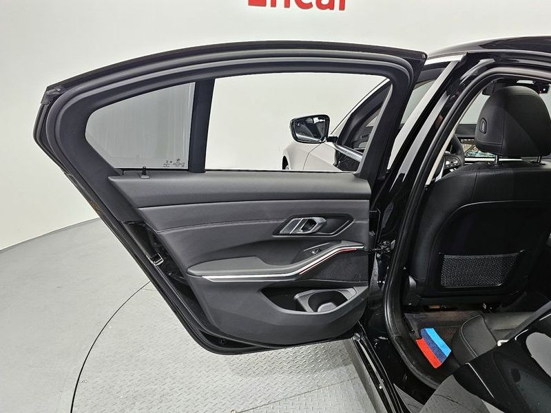 2021 BMW 3 Series 320i Luxury photo 25