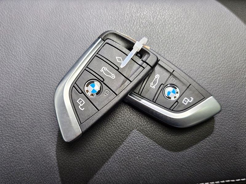 2021 BMW 3 Series 320i Luxury photo 28