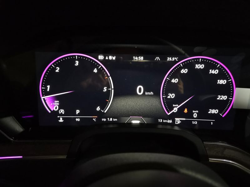 2026 Volkswagen Touareg 3.0 TDI Prestige photo 8
