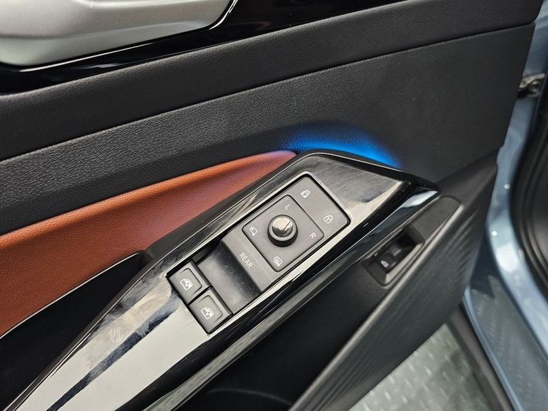 2022 Volkswagen ID.4 Pro photo 18