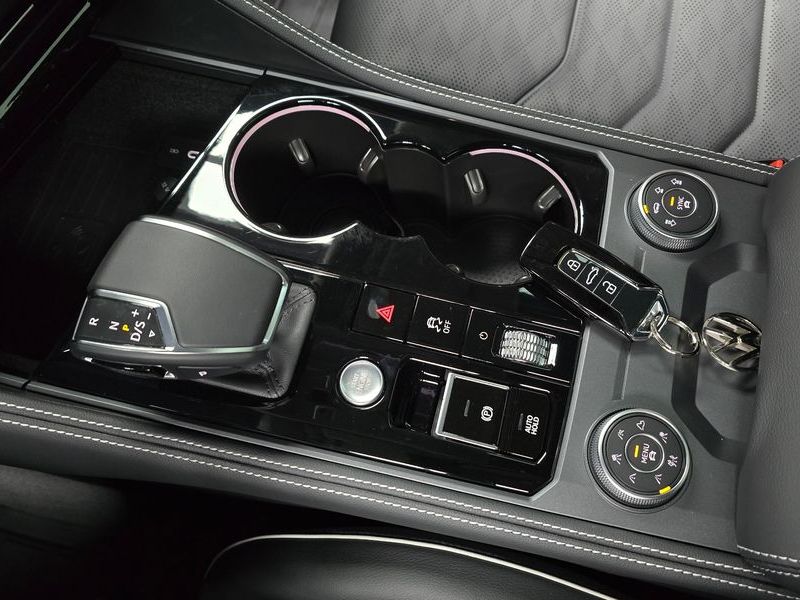 2026 Volkswagen Touareg 3.0 TDI Prestige photo 9