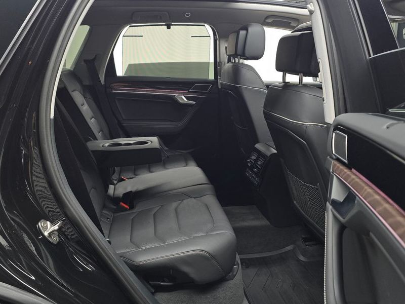 2026 Volkswagen Touareg 3.0 TDI Prestige photo 11