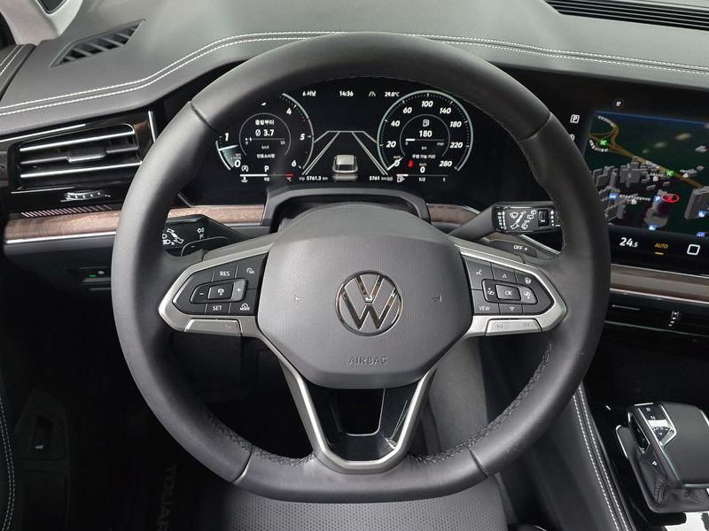 2026 Volkswagen Touareg 3.0 TDI Prestige photo 12