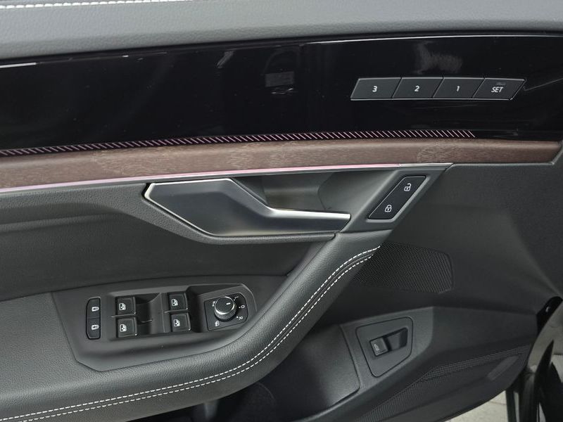 2026 Volkswagen Touareg 3.0 TDI Prestige photo 19