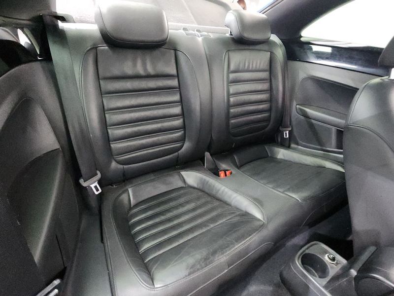2013 Volkswagen Beetle 2.0 TDI Premium 3rd photo 12