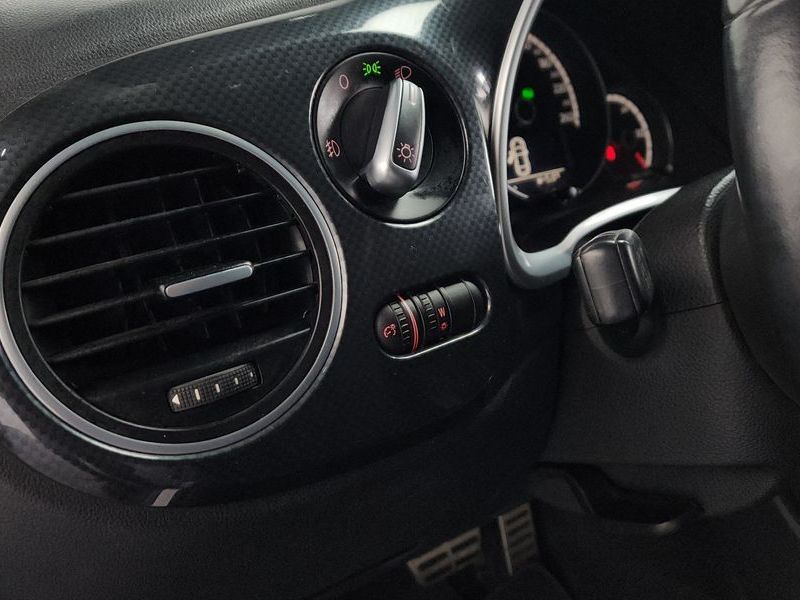 2013 Volkswagen Beetle 2.0 TDI Premium 3rd photo 14