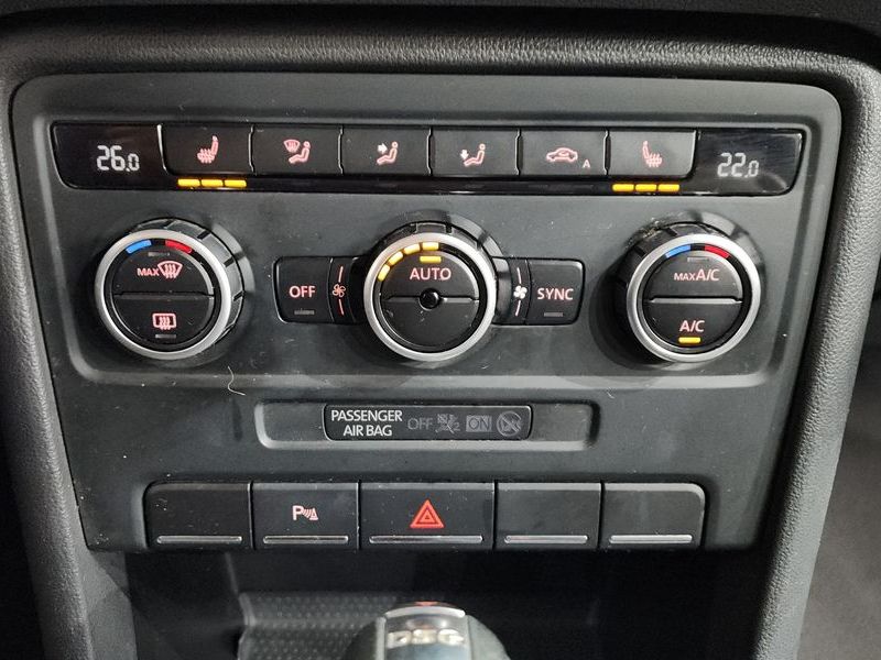 2013 Volkswagen Beetle 2.0 TDI Premium 3rd photo 16