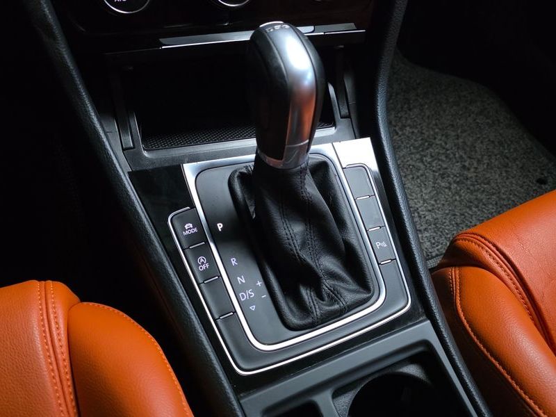 2015 Volkswagen Golf 1.6 TDI photo 9