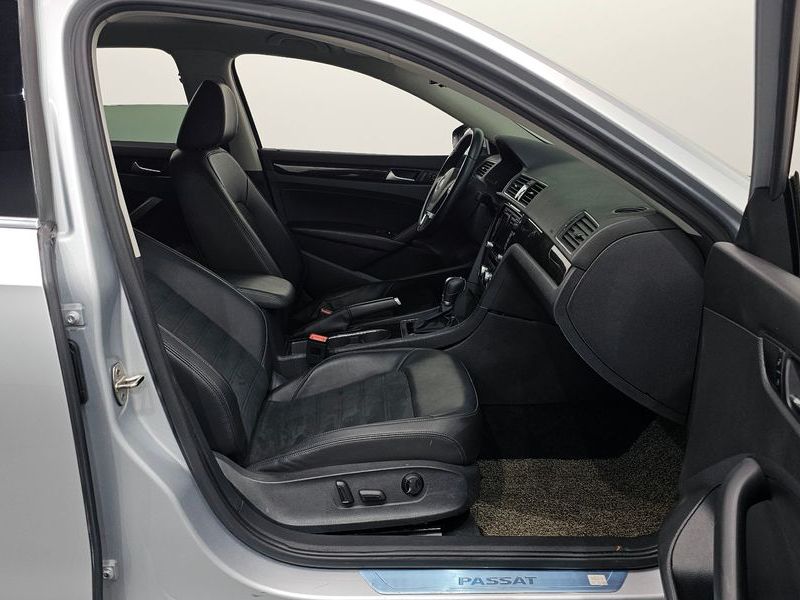 2015 Volkswagen Passat 2.0 TDI B7 photo 11
