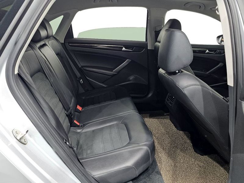 2015 Volkswagen Passat 2.0 TDI B7 photo 12