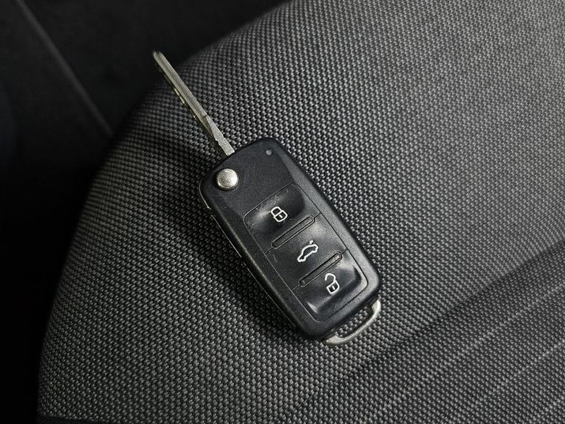 2013 Volkswagen Polo 1.6 TDI R-Line 5th photo 19