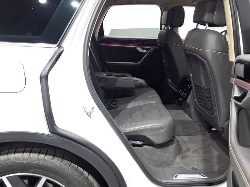 2020 Volkswagen Touareg 3.0 TDI Prestige photo 11
