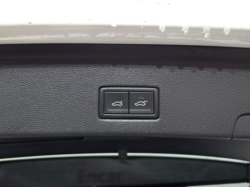 2020 Volkswagen Touareg 3.0 TDI Prestige photo 16