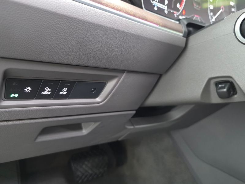 2020 Volkswagen Touareg 3.0 TDI Prestige photo 19