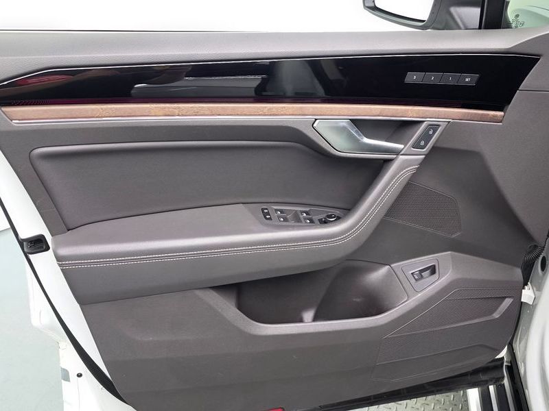 2020 Volkswagen Touareg 3.0 TDI Prestige photo 24