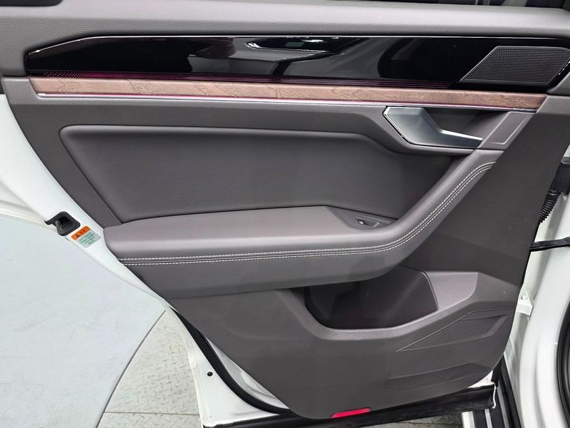 2020 Volkswagen Touareg 3.0 TDI Prestige photo 25