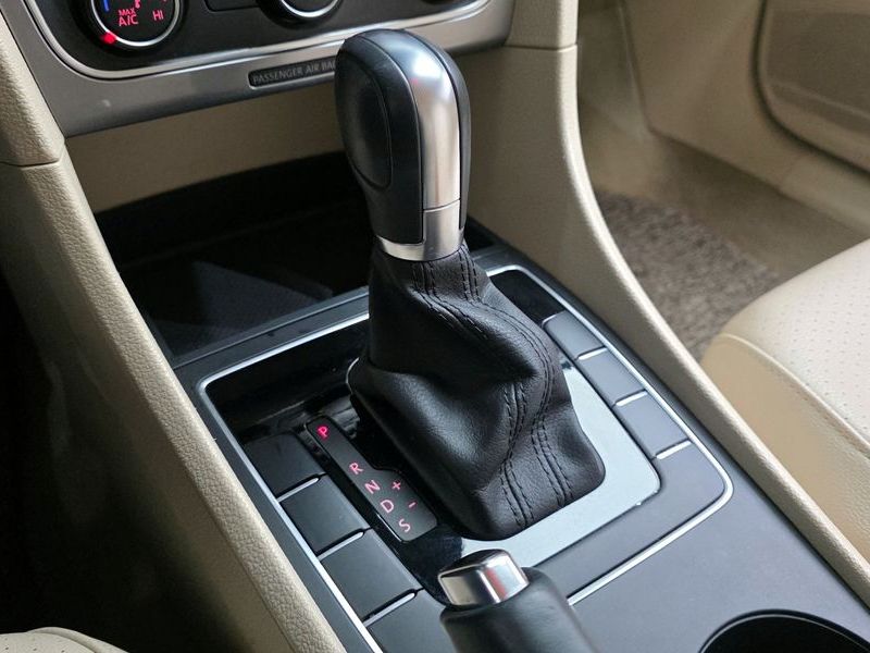 2014 Volkswagen Passat 1.8 TSI B7 photo 9