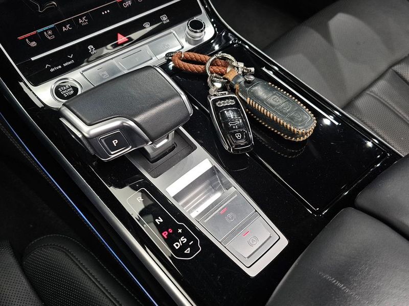 2021 Audi A8 55 TFSI Quattro LWB photo 9