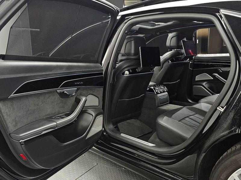 2021 Audi A8 55 TFSI Quattro LWB photo 12