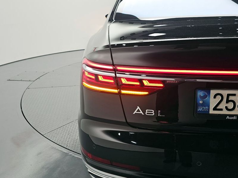 2021 Audi A8 55 TFSI Quattro LWB photo 23