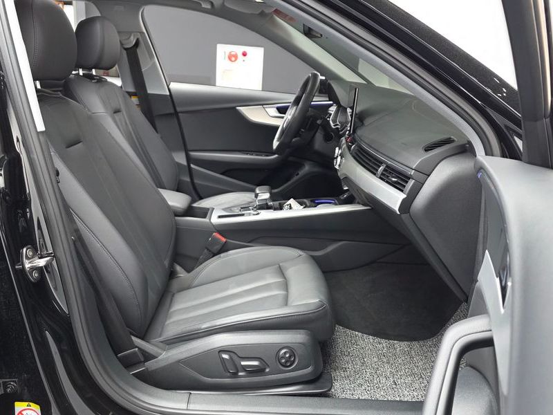 2023 Audi A4 40 TFSI photo 11