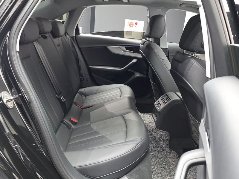 2023 Audi A4 40 TFSI photo 12