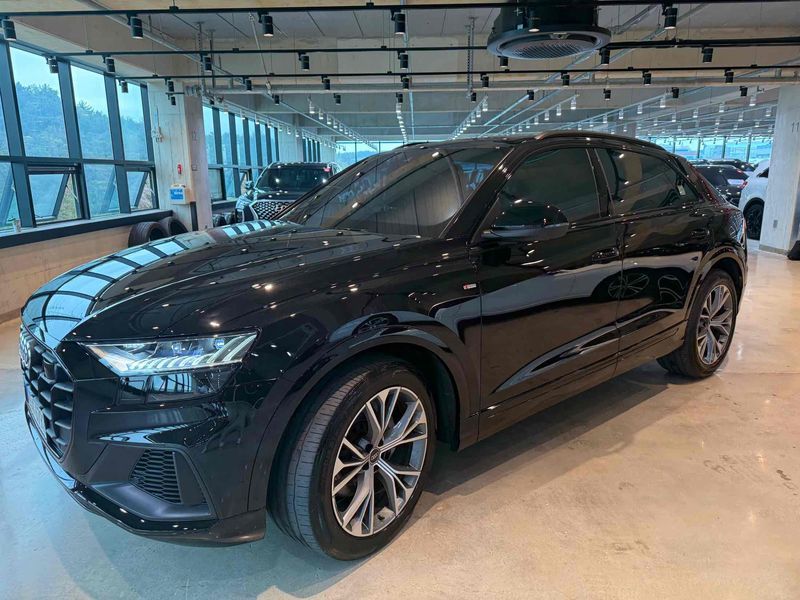 2022 Audi Q8 55 TFSI Quattro Premium photo 1
