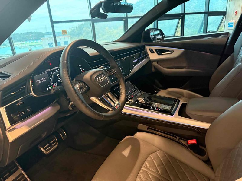 2022 Audi Q8 55 TFSI Quattro Premium photo 7