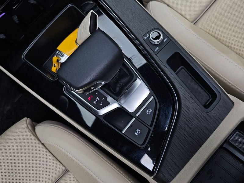2023 Audi A4 40 TFSI Premium photo 9