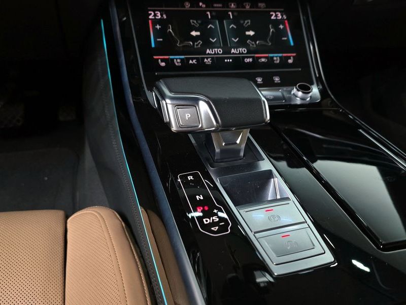 2021 Audi A8 55 TFSI Quattro LWB photo 9
