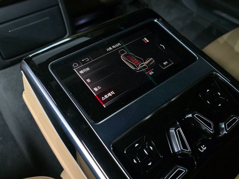 2021 Audi A8 55 TFSI Quattro LWB photo 20