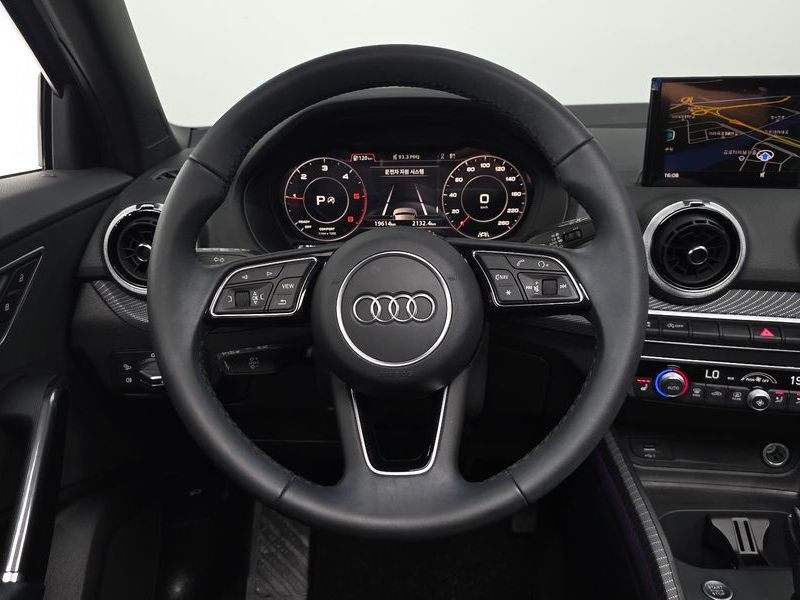 2023 Audi Q2 35 TDI Premium photo 13