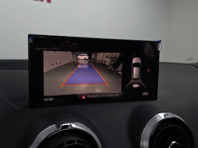 2023 Audi Q2 35 TDI Premium photo 15