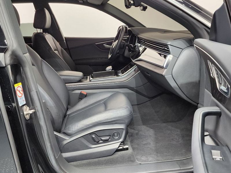2023 Audi Q8 45 TDI Quattro Premium photo 11