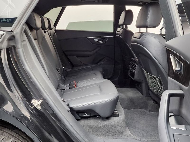2023 Audi Q8 45 TDI Quattro Premium photo 12