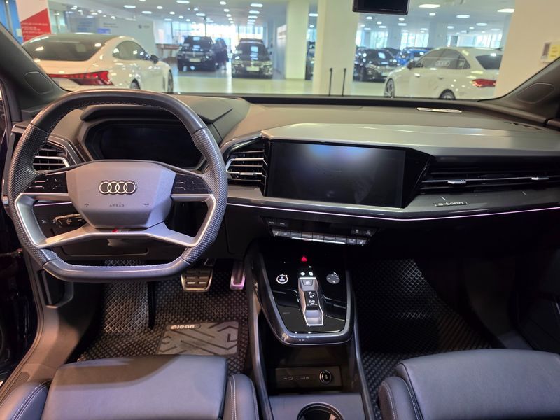 2023 Audi e-tron 40 Premium Sportback photo 7