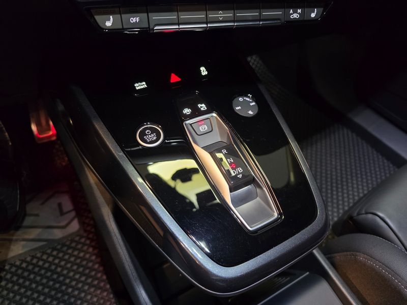 2023 Audi e-tron 40 Premium Sportback photo 9