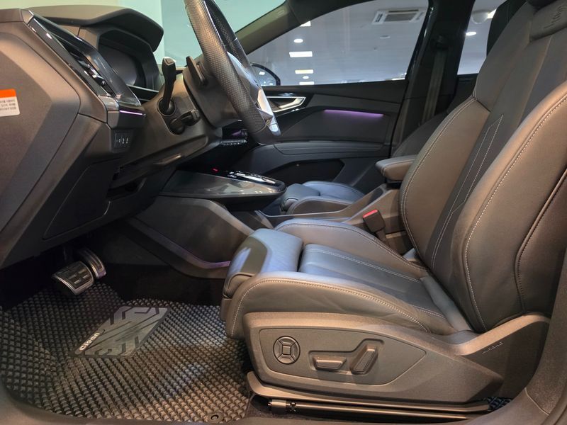 2023 Audi e-tron 40 Premium Sportback photo 10