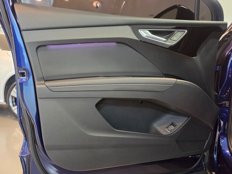 2023 Audi e-tron 40 Premium Sportback photo 11