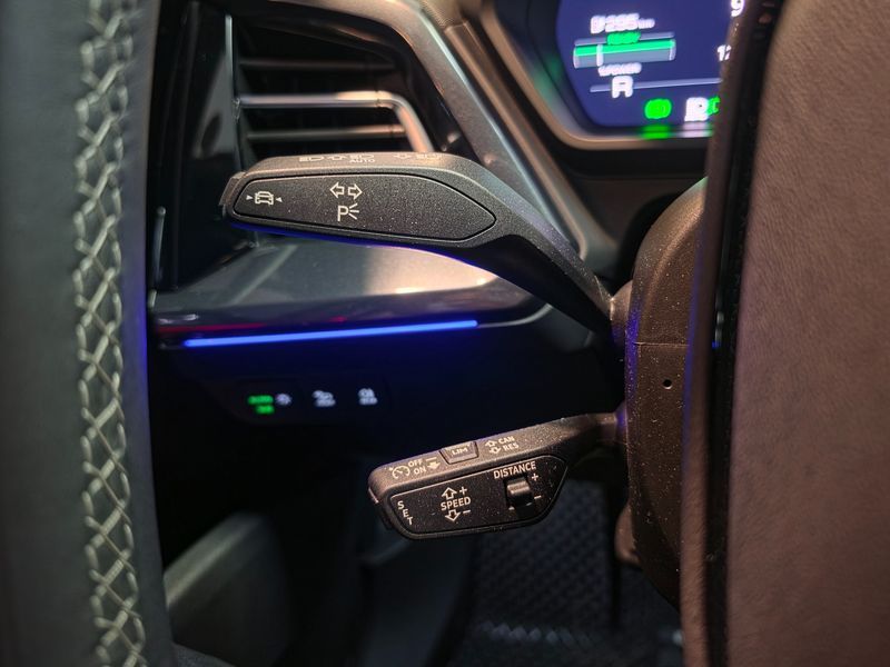 2023 Audi e-tron 40 Premium Sportback photo 12